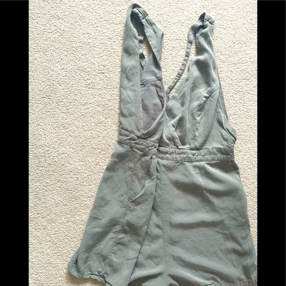 F21 sexy deep V playsuit - Picture 6 of 7